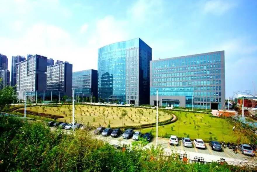 新赛季篮球联赛前瞻：阵容深度与轮换策略将成争冠分水岭